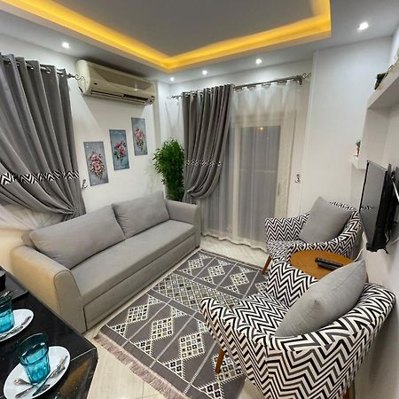 شقة في قلب القاهرة الجديدة تطل على شارع التسعين الشمالي Luaran gambar