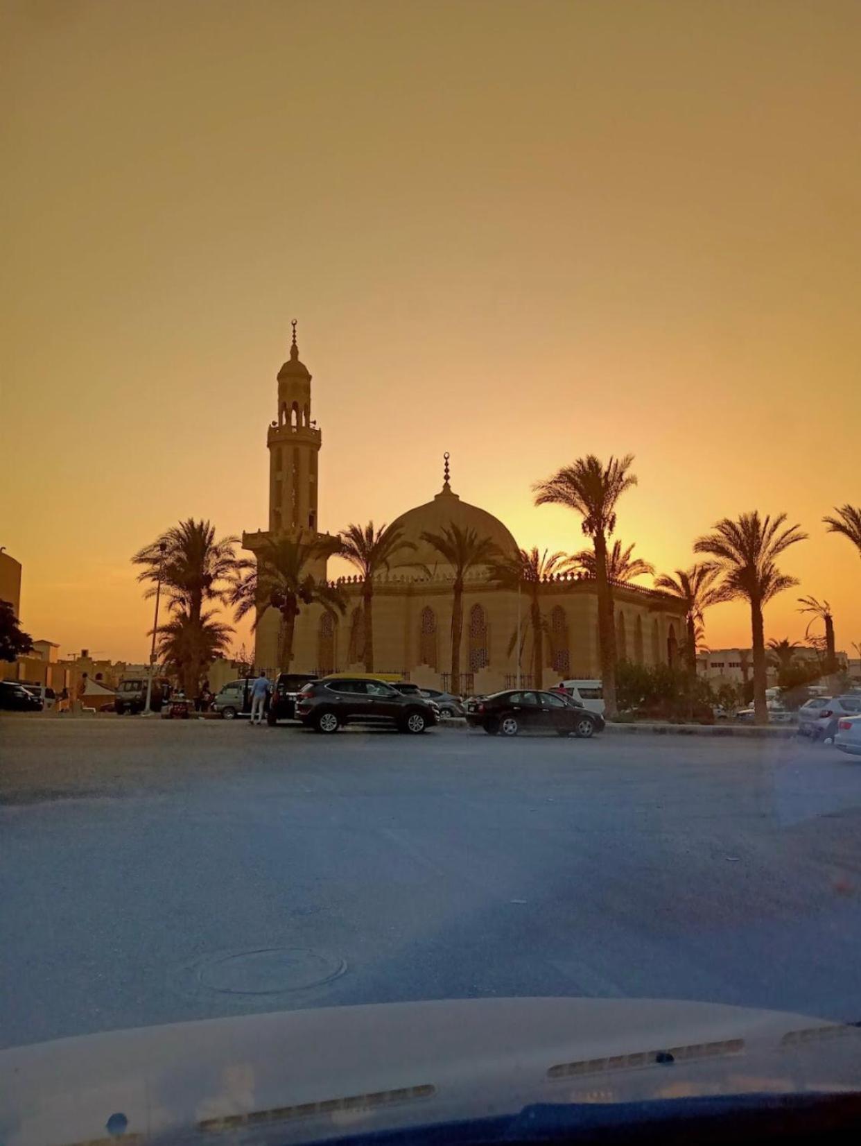 شقة في قلب القاهرة الجديدة تطل على شارع التسعين الشمالي Luaran gambar