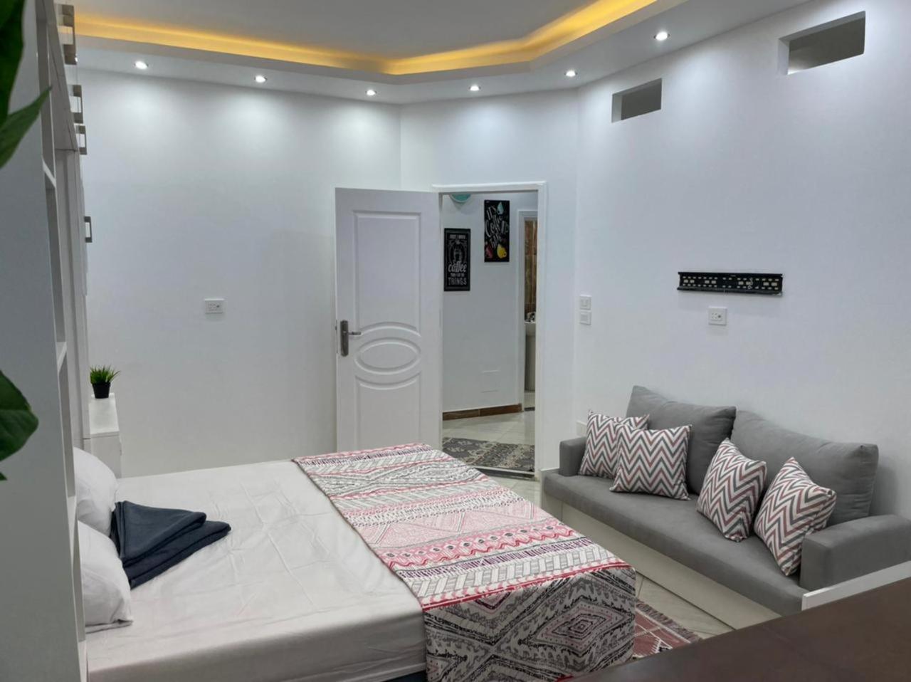 شقة في قلب القاهرة الجديدة تطل على شارع التسعين الشمالي Luaran gambar